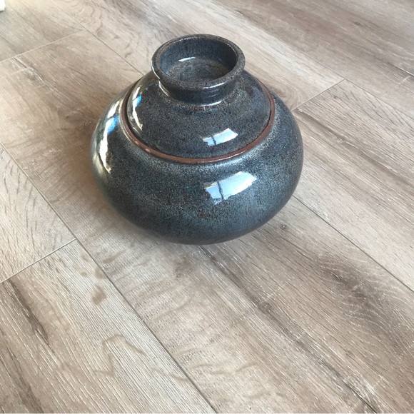 Vintage Signed Pottery bowl with lid glazed cookie jar - Picture 6 of 6